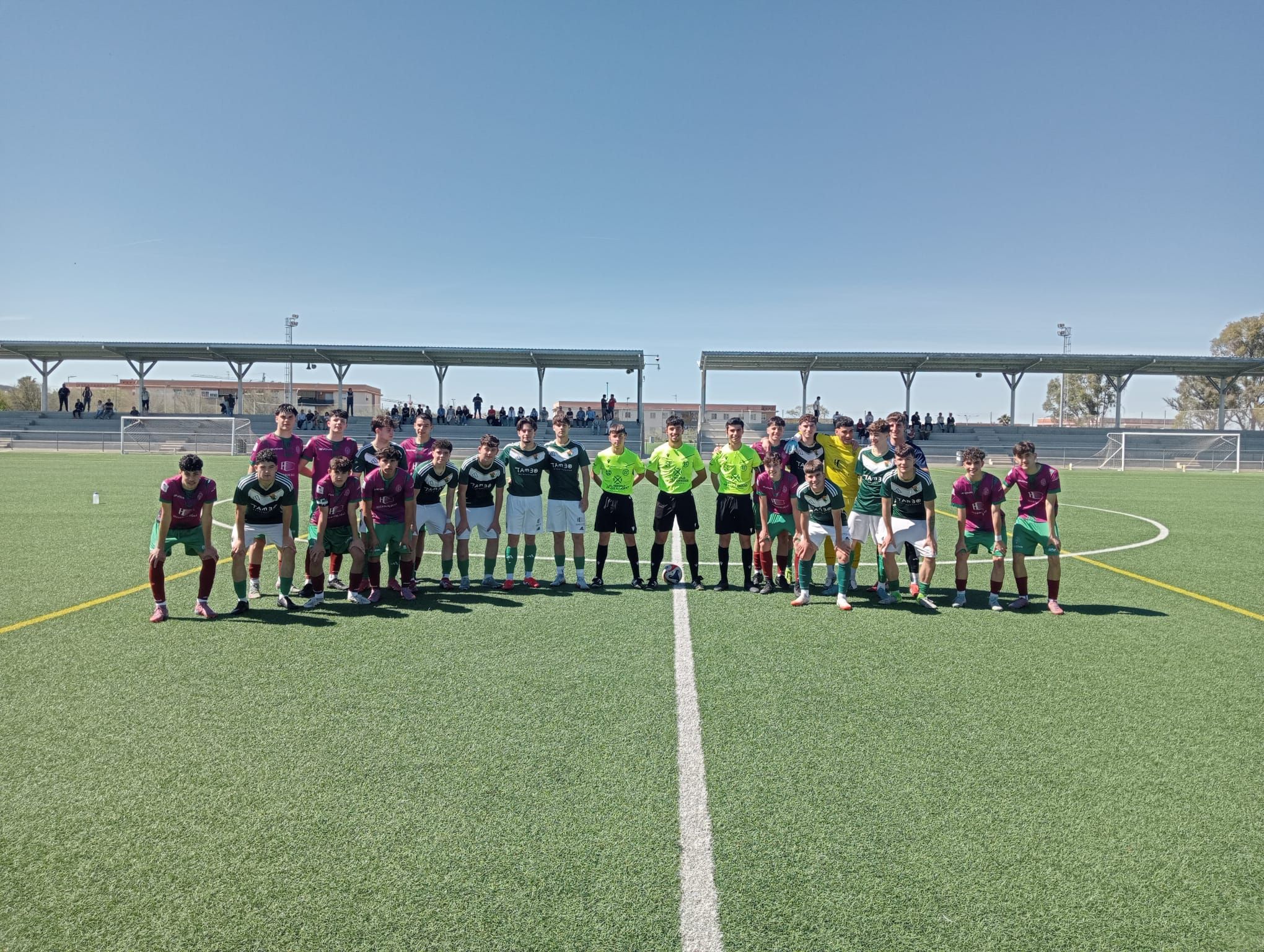 Acción del partido entre Cacereño y Ciudad de Plasencia en Liga Nacional Juvenil