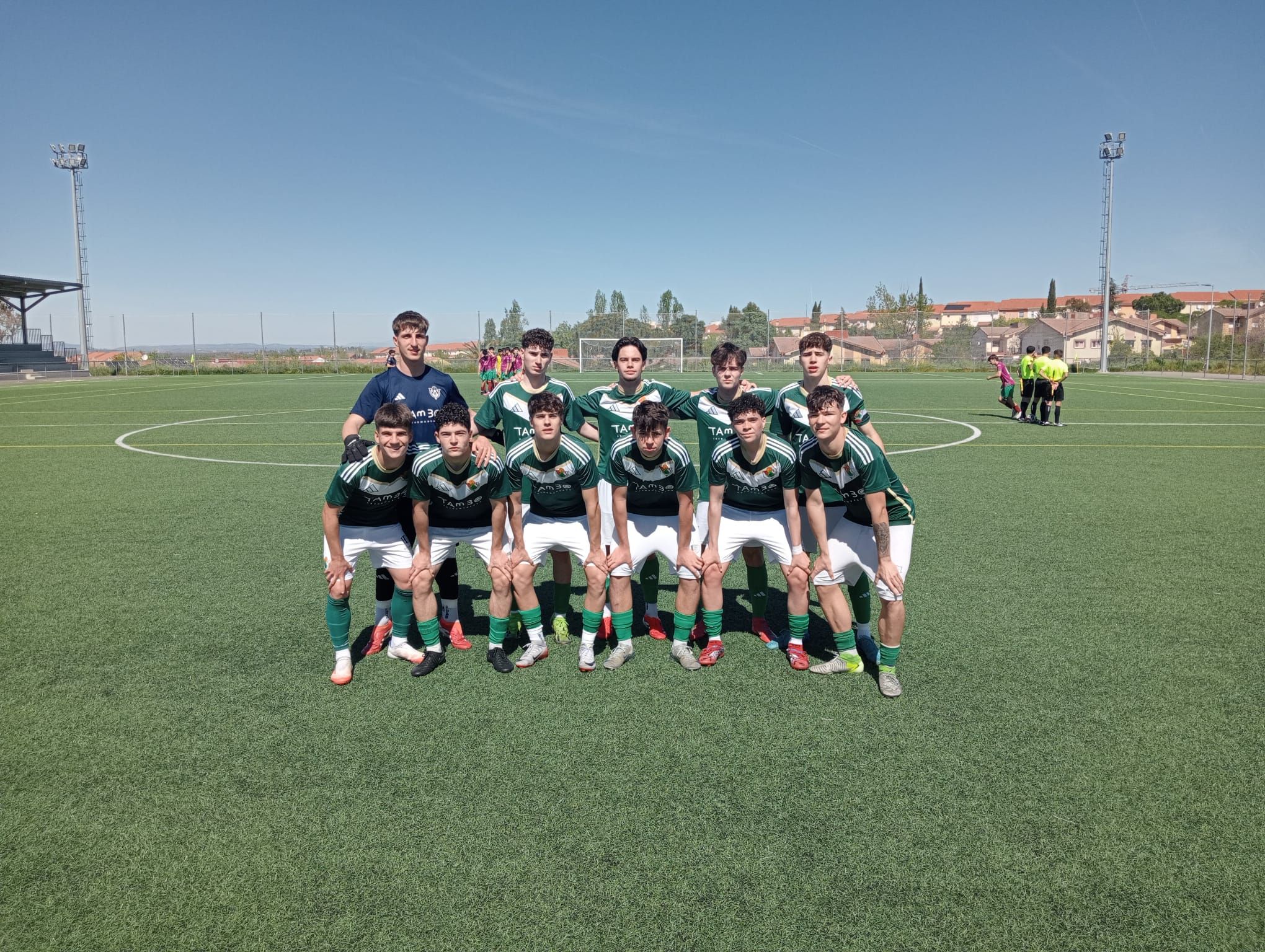 Acción del partido entre Cacereño y Ciudad de Plasencia en Liga Nacional Juvenil