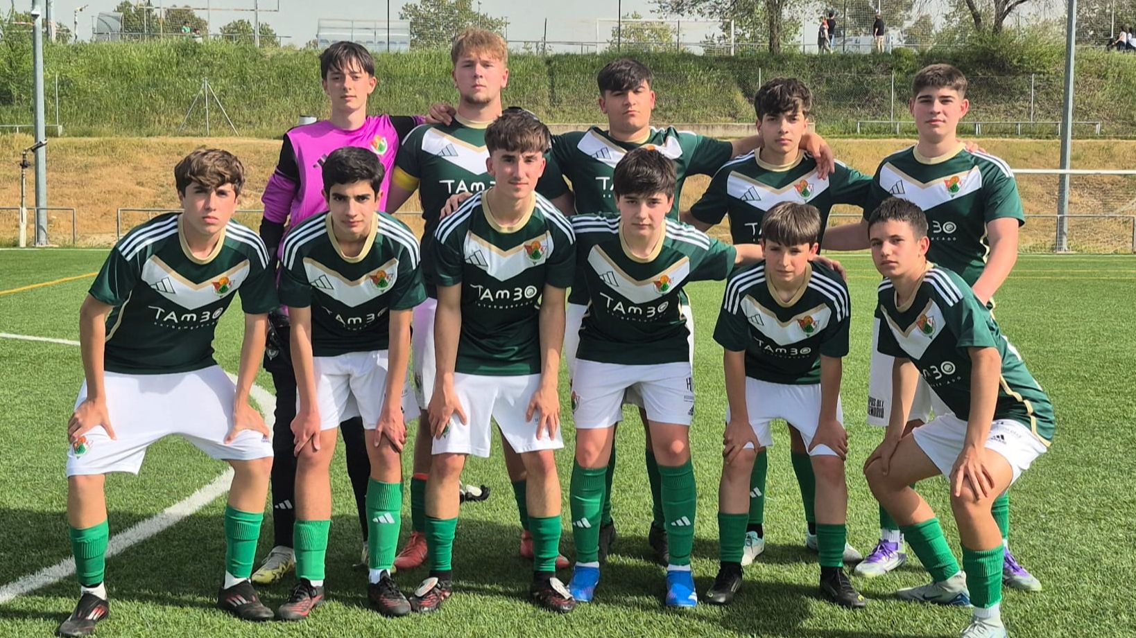 Formación inicial del cadete del Cacereño en el partido ante el Nuevo Cáceres