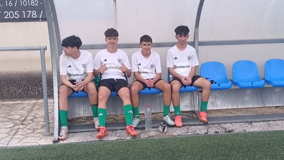 Banquillo del Cacereño en el partido ante el Torreorgaz