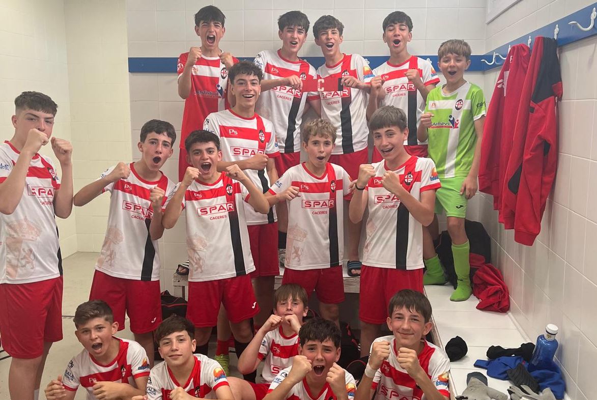 Jugadores del Nuevo Cáceres San Francisco infantil en su partido ante el Montehermoso