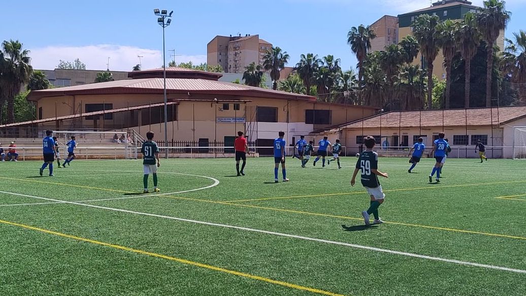 Jugadores del Cacereño C celebran un gol en su victoria ante el Pebetero Olímpico