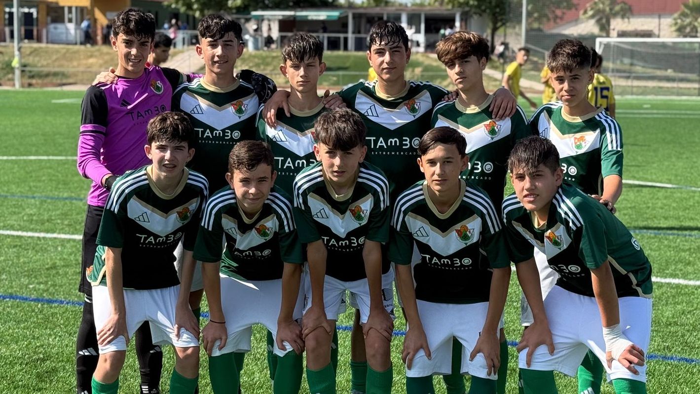 Alineación inicial del Cacereño en el partido ante el Atlético Romano.