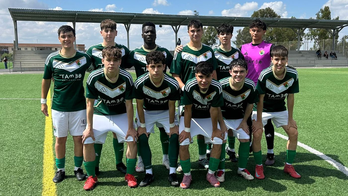 Jugadores del Cacereño C durante la última jornada juvenil