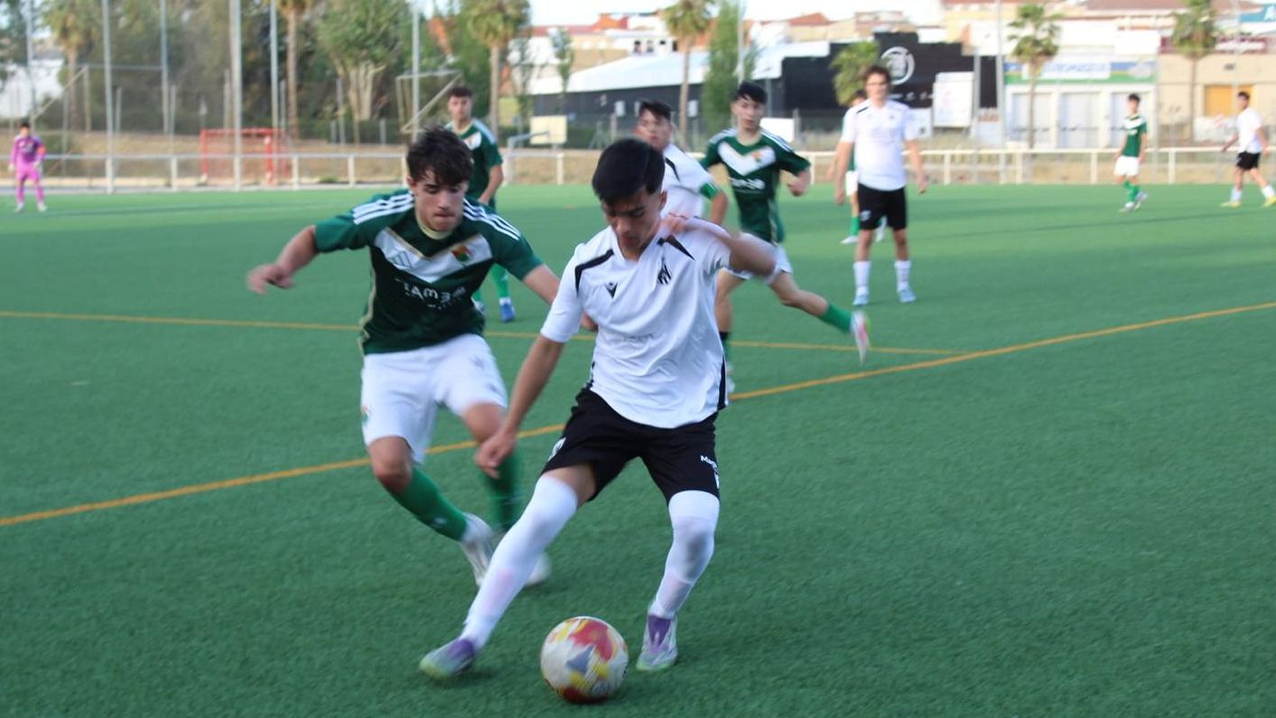 Jugadores del Cacereño B juvenil durante el partido ante el Mérida B