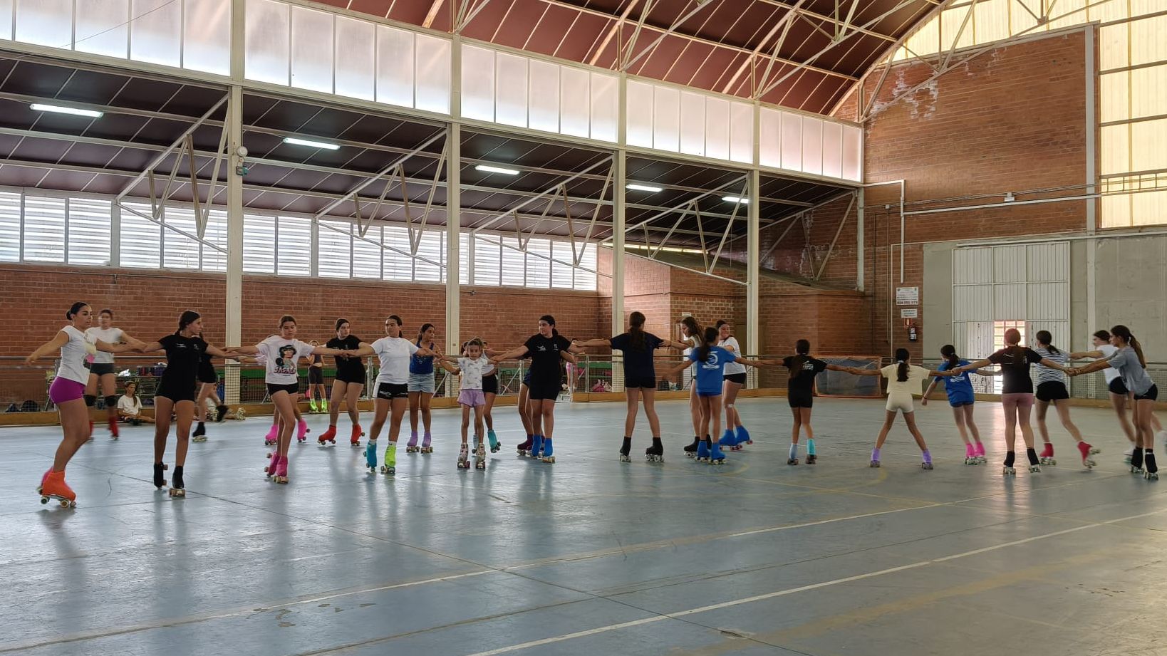 Club Patinaje Zafra prepara su exhibición con 143 patinadoras