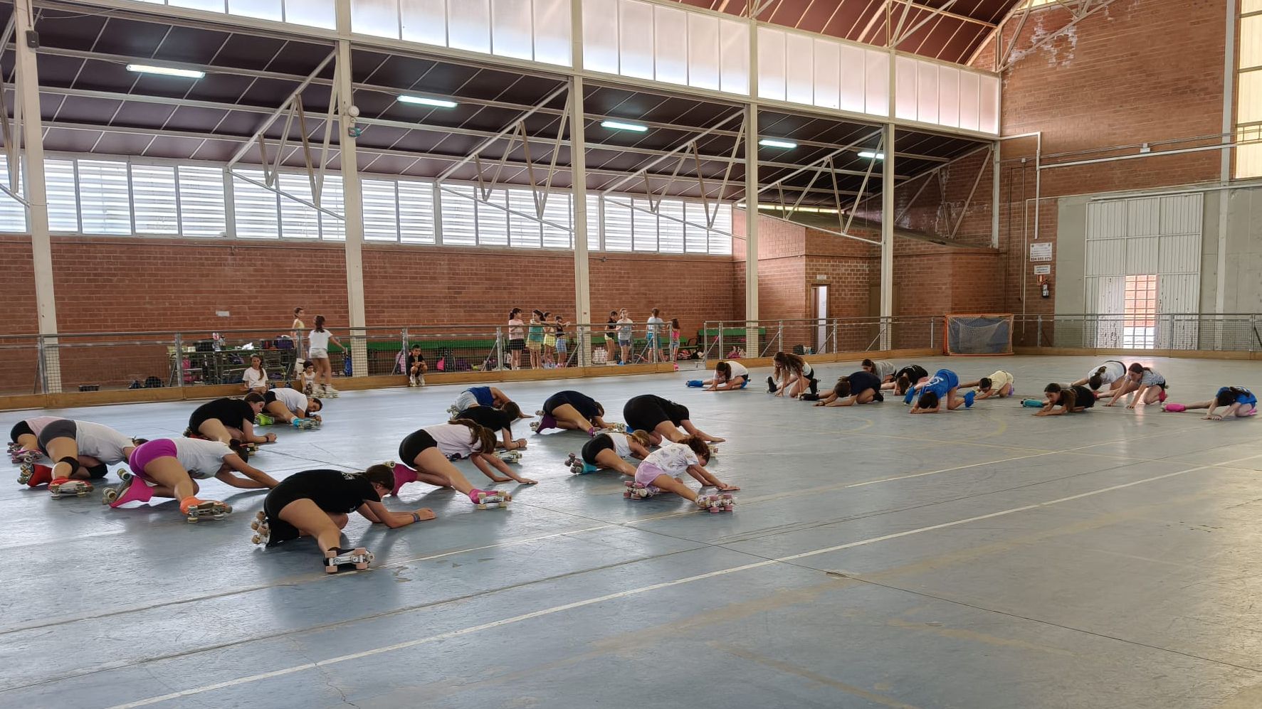 Club Patinaje Zafra prepara su exhibición con 143 patinadoras