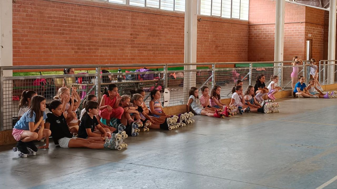 Club Patinaje Zafra prepara su exhibición con 143 patinadoras