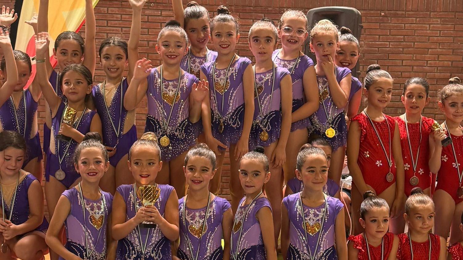 Expedición del Club Gimnasia Rítmica Zafra en su primera competición oficial