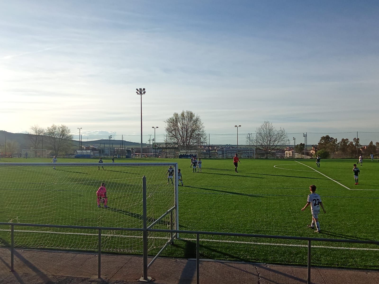 Rafa Justicia marca para el Cacereño Benjamín Tambo A en el Manuel Sánchez Delgado