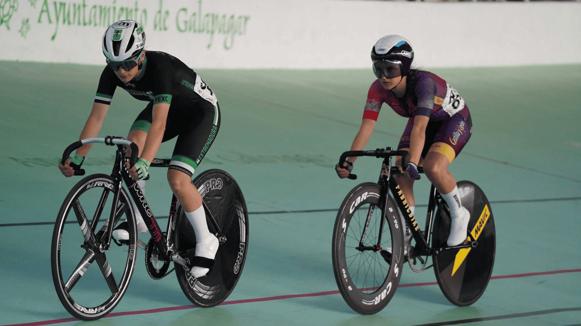 La ciclista extremeña Laura Pérez durante una prueba de velocidad en pista
