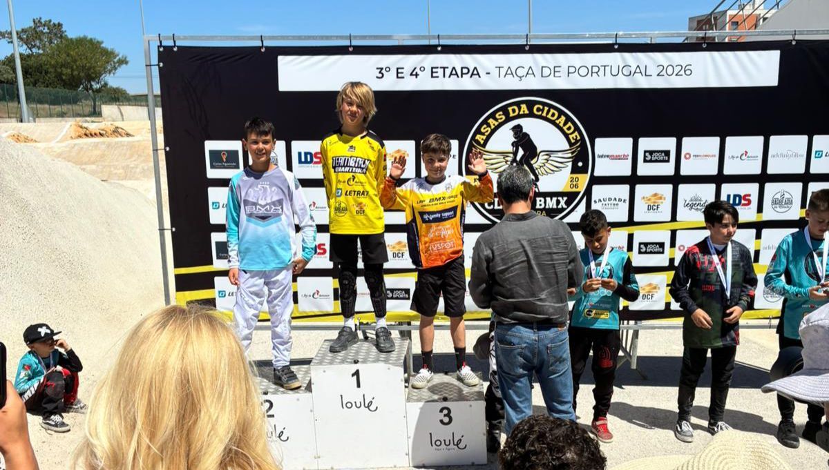 Corredores del Club BMX Badajoz compiten en el circuito portugués de Quarteira