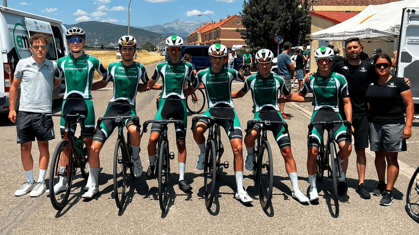 Selección extremeña de ciclismo antes de una de las pruebas del Nacional