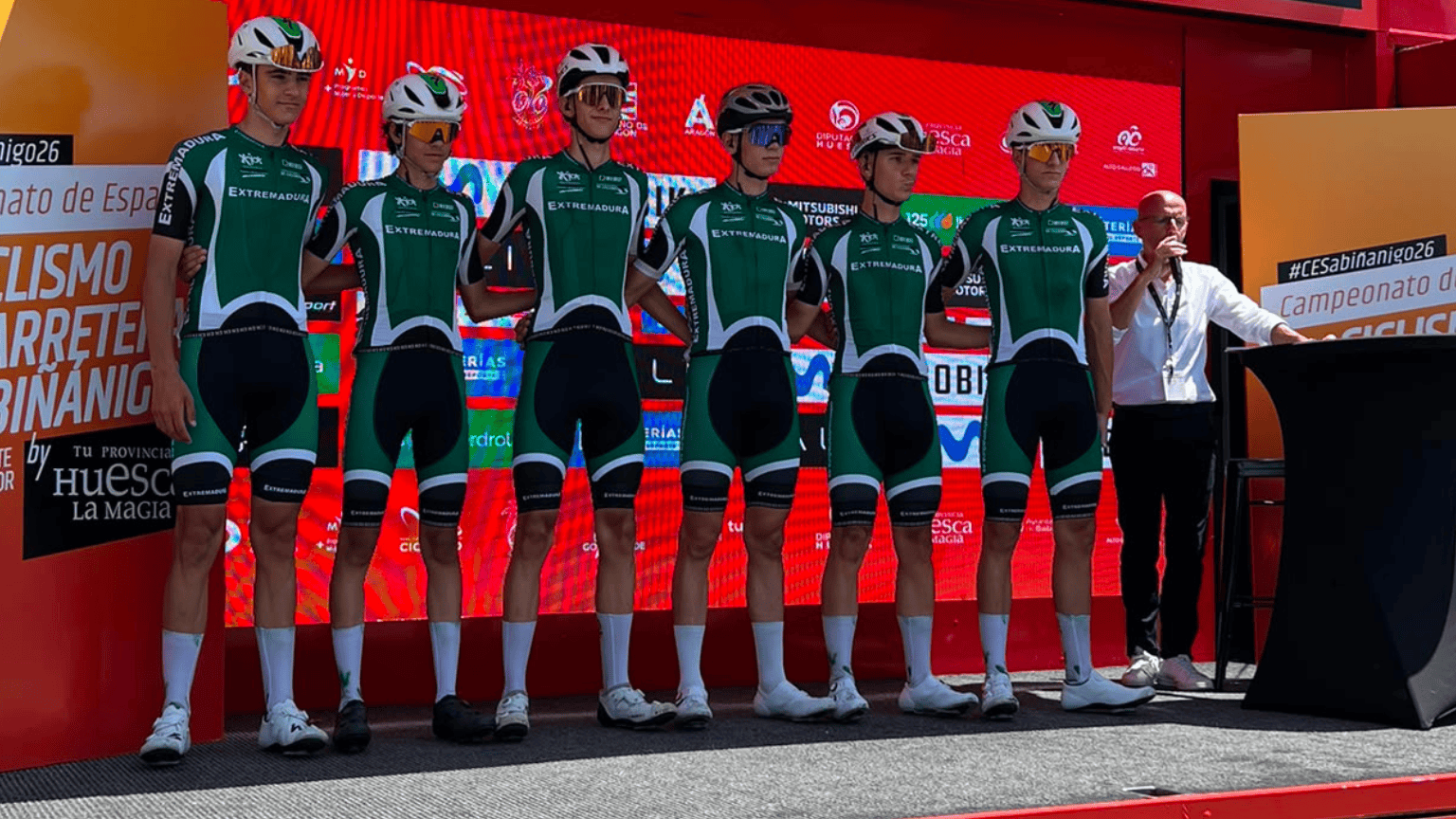 Selección extremeña de ciclismo antes de una de las pruebas del Nacional