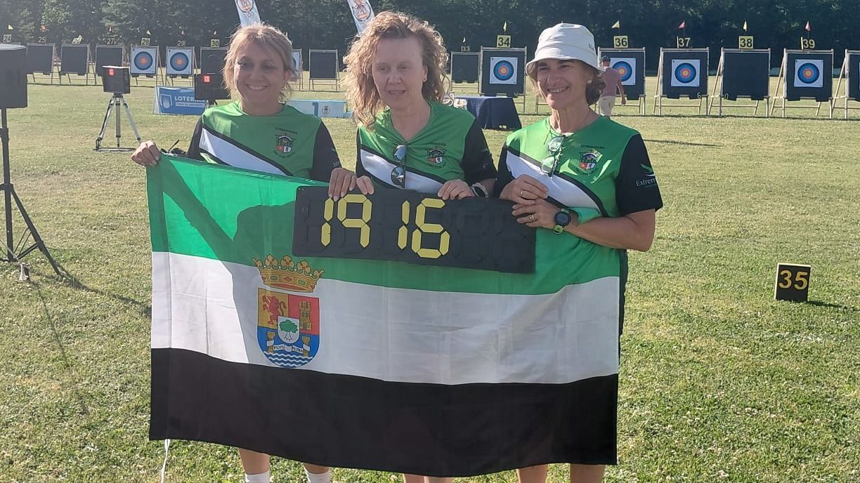 Equipo femenino extremeño campeón de España de arco compuesto