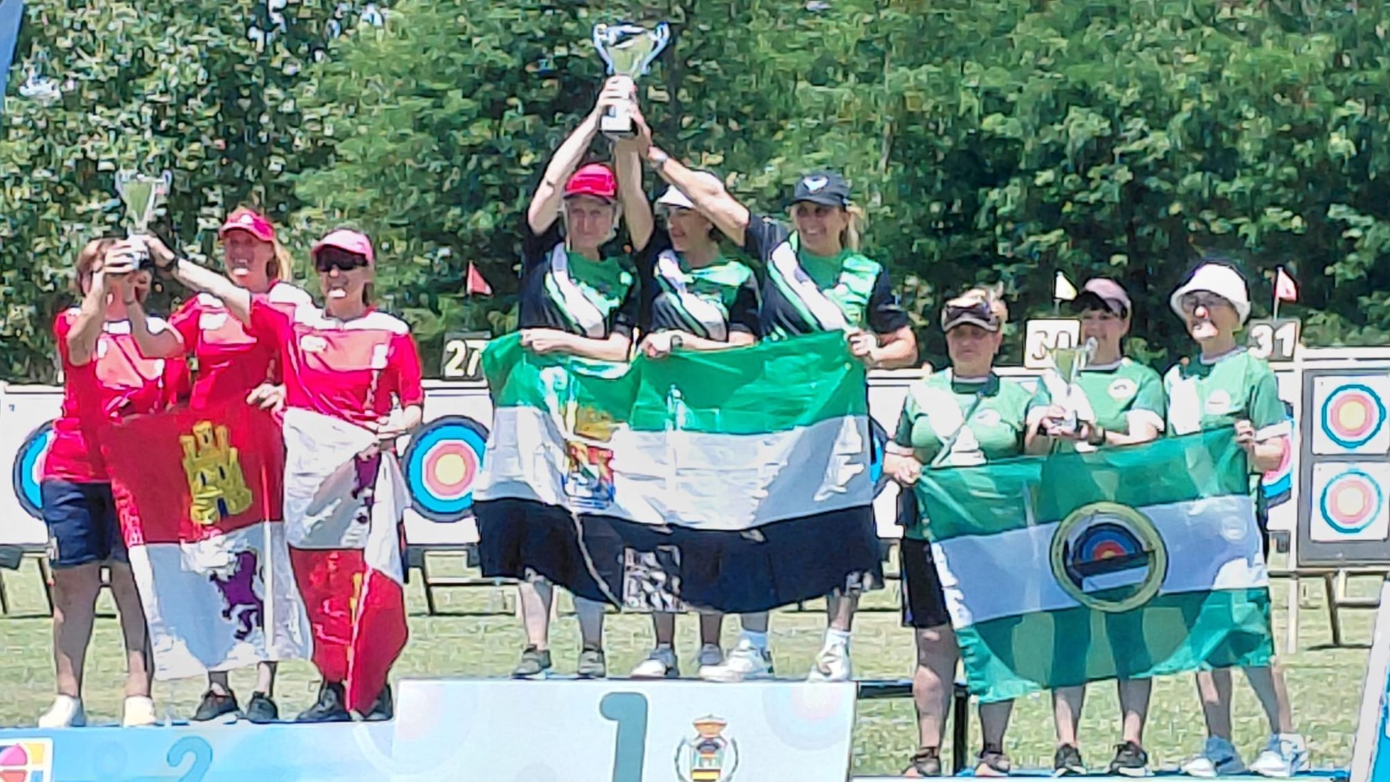 Fátima Agudo, Raquel de San Macario y Rocío Noguera celebran el título nacional