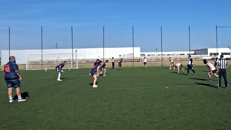 Acción del partido entre Badajoz Panthers y Mérida Romanos en la Ciudad Deportiva de Mérida