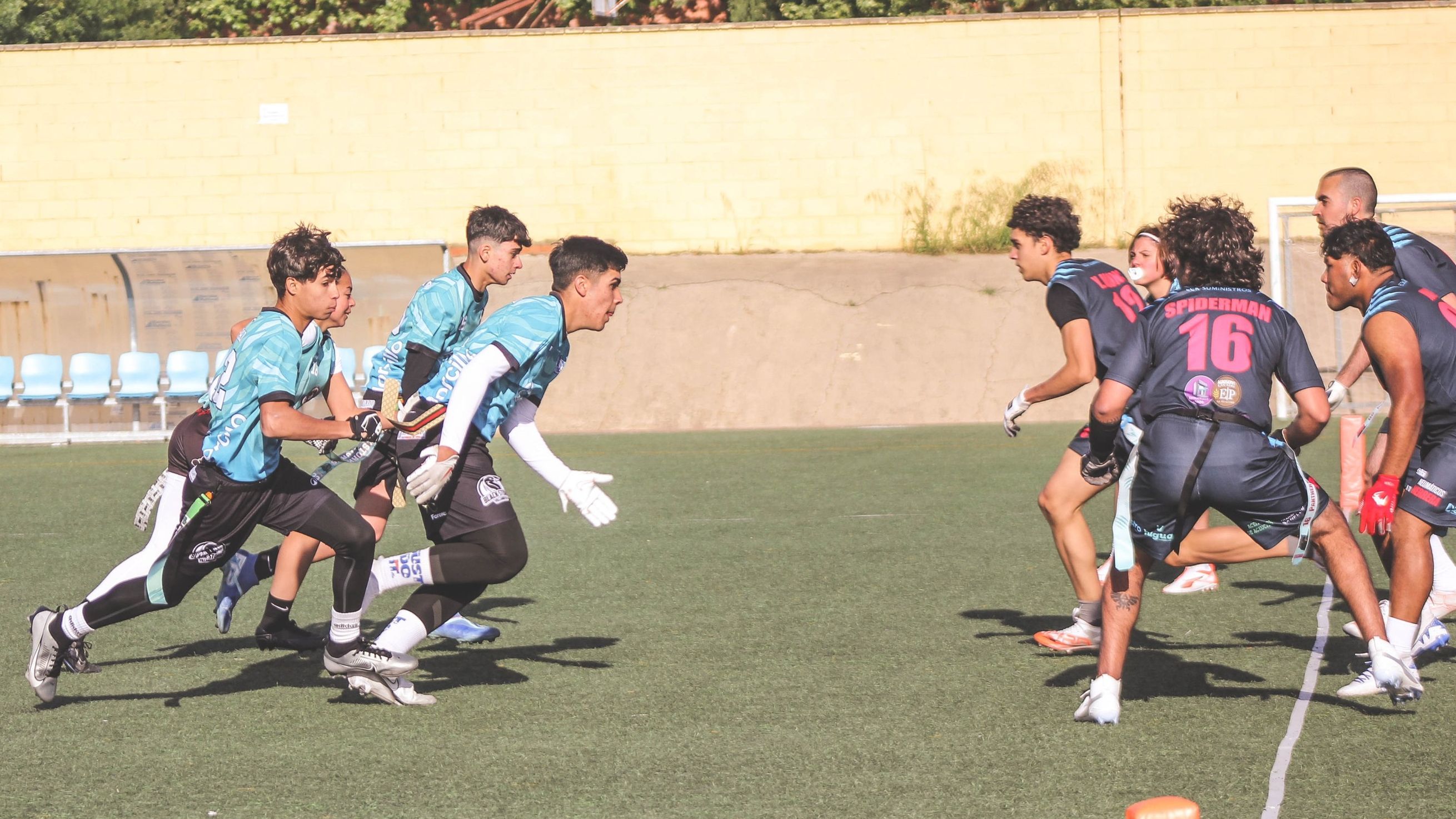 Acción del partido entre Black Storks SUB17 y Badajoz Panthers en Villanueva de la Serena
