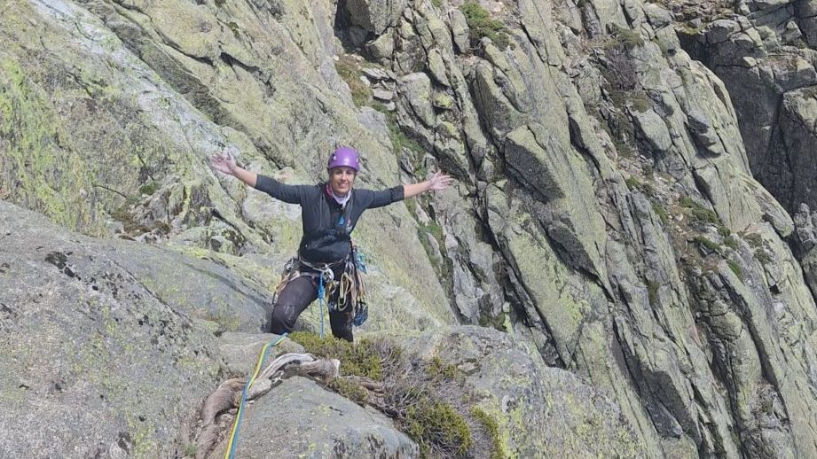Integrantes del GAMEx escalando en la Sierra de Gredos