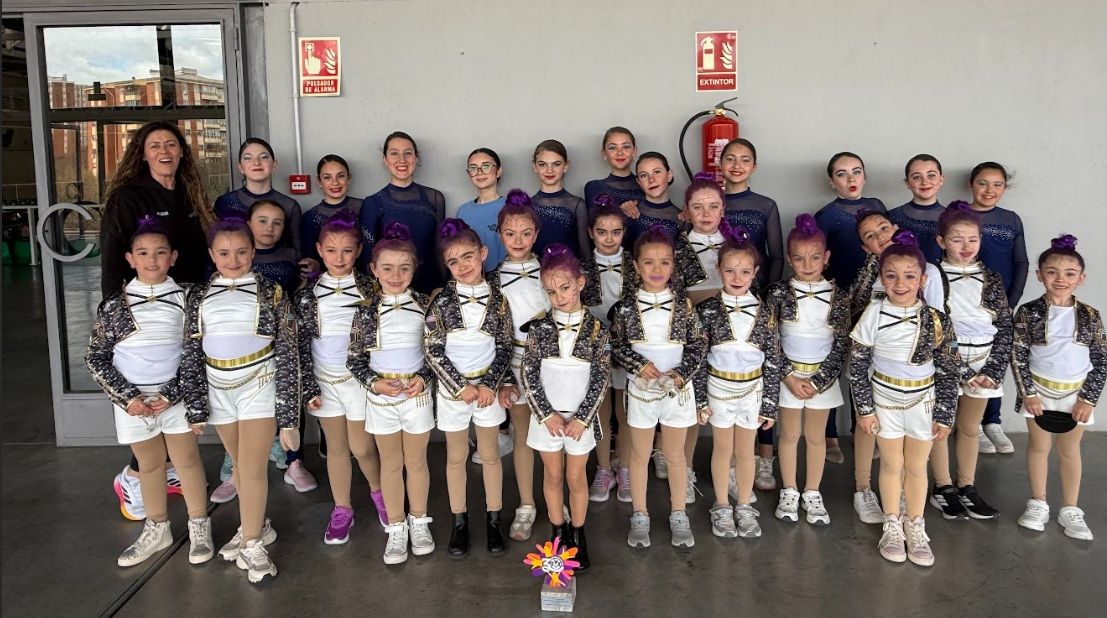 Exhibición grupal durante la Gimnastrada del 30 aniversario en Cáceres