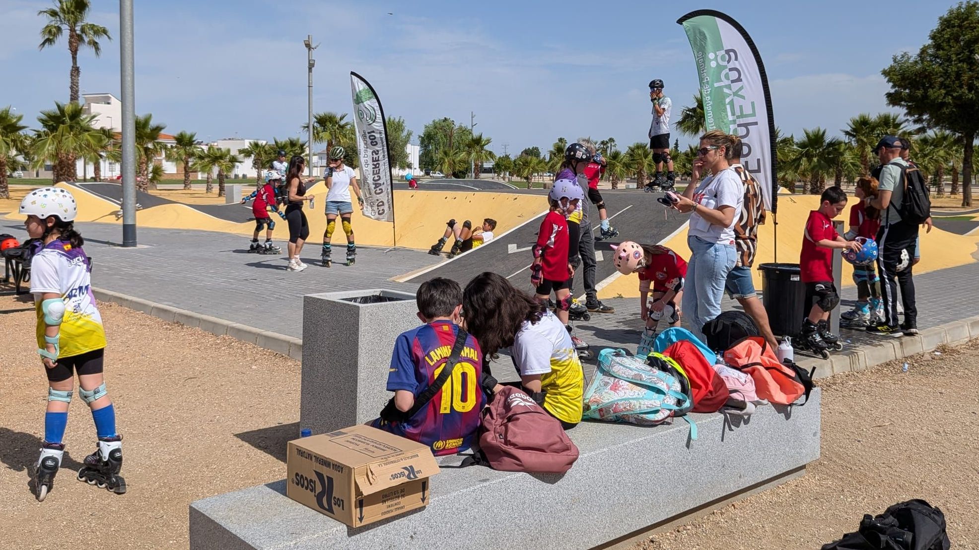 Participantes del primer evento de pumptrack organizado por CD La Serena Patina en Villanueva de la Serena