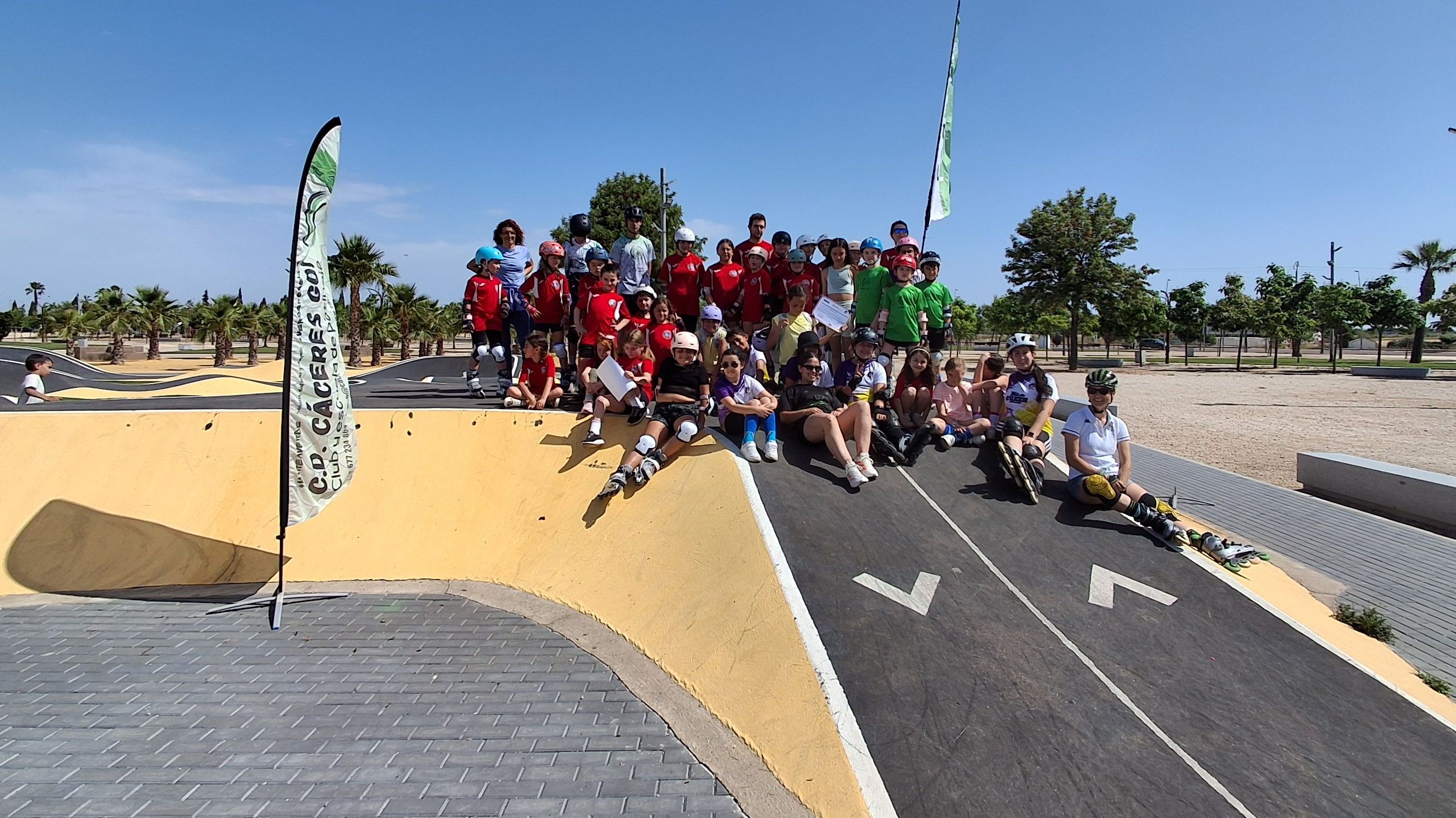 Participantes del primer evento de pumptrack organizado por CD La Serena Patina en Villanueva de la Serena