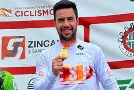 Javier Morales durante una competición de BMX