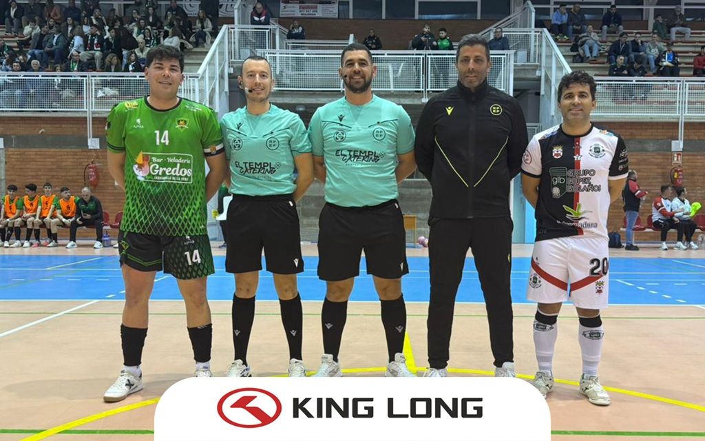 Jugadores de Talayuela y Grupo López Bolaños antes de su semifinal de fútbol sala