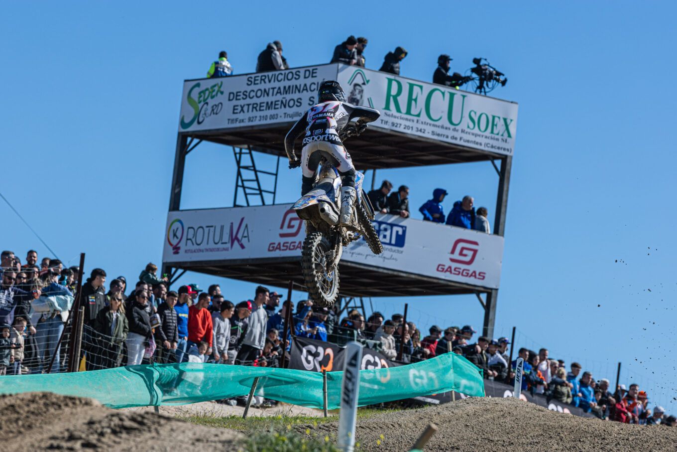 Salida de una manga del Campeonato de España de Motocross en Las Arenas