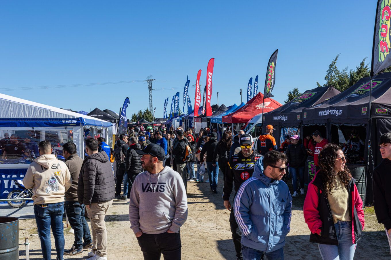 Rubén Fernández celebra su victoria en Malpartida de Cáceres