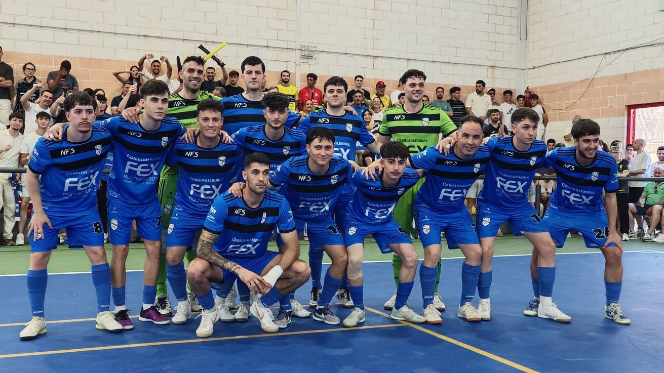 Plantilla del Navalmoral en el pabellón de Rena