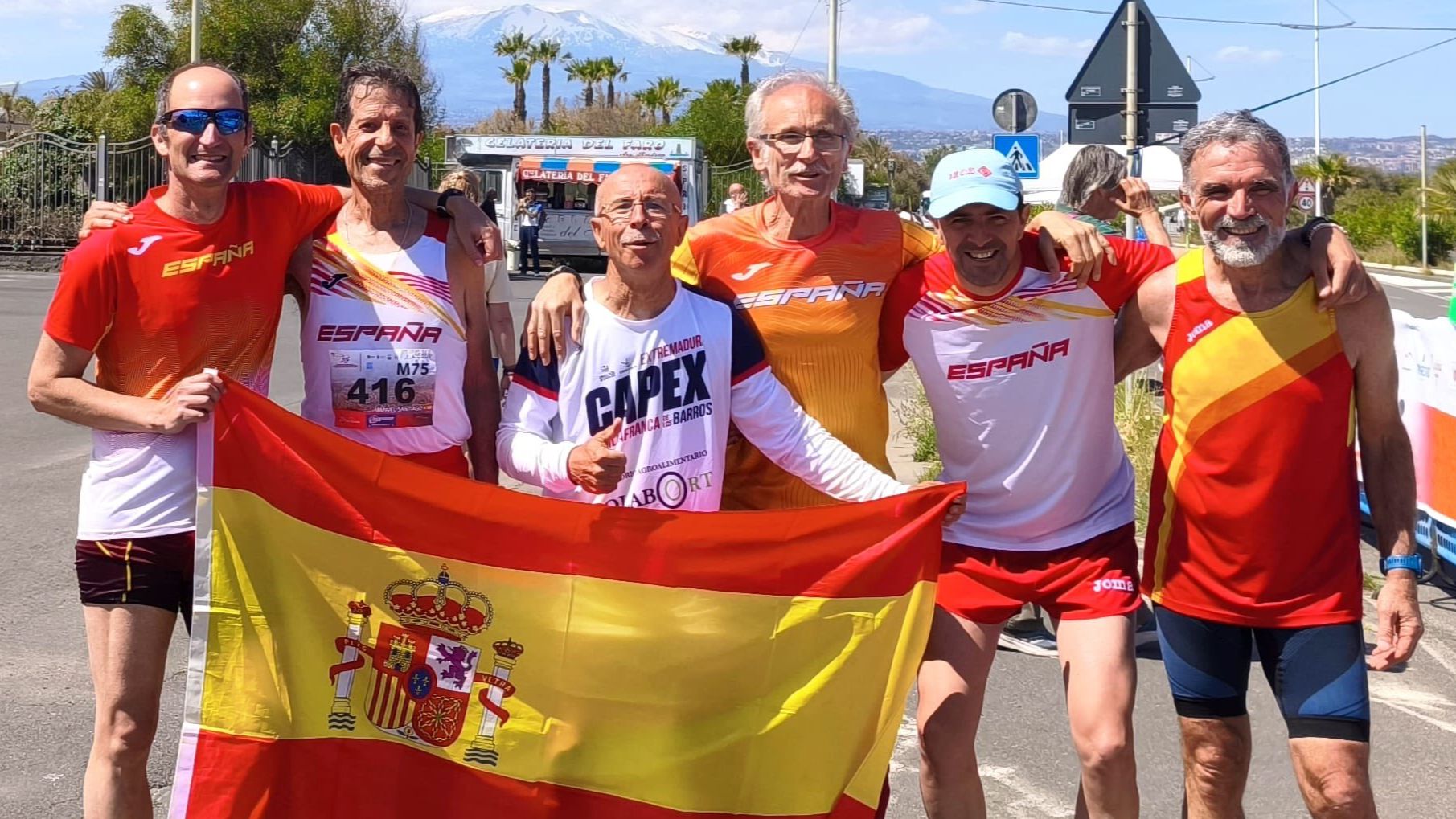 Miguel Periañez celebra su oro europeo Máster M60 en Italia