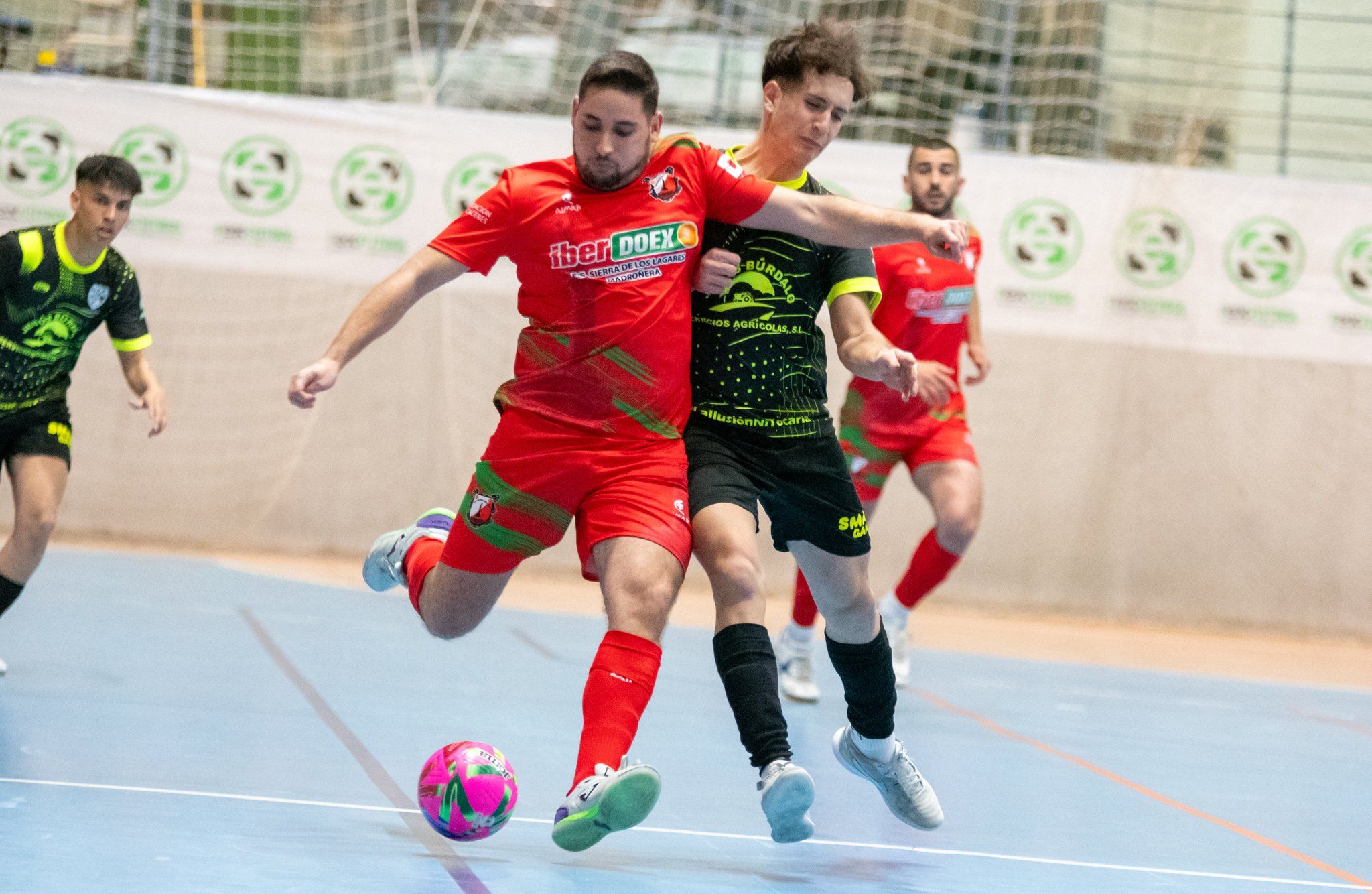 Bambatam Rena festeja su clasificación para la final de la Copa King Long
