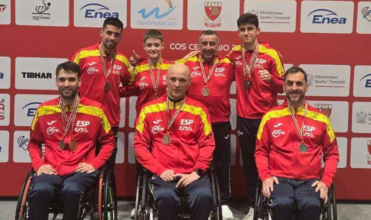 Marlon López compite en una prueba internacional de tenis de mesa paralímpico