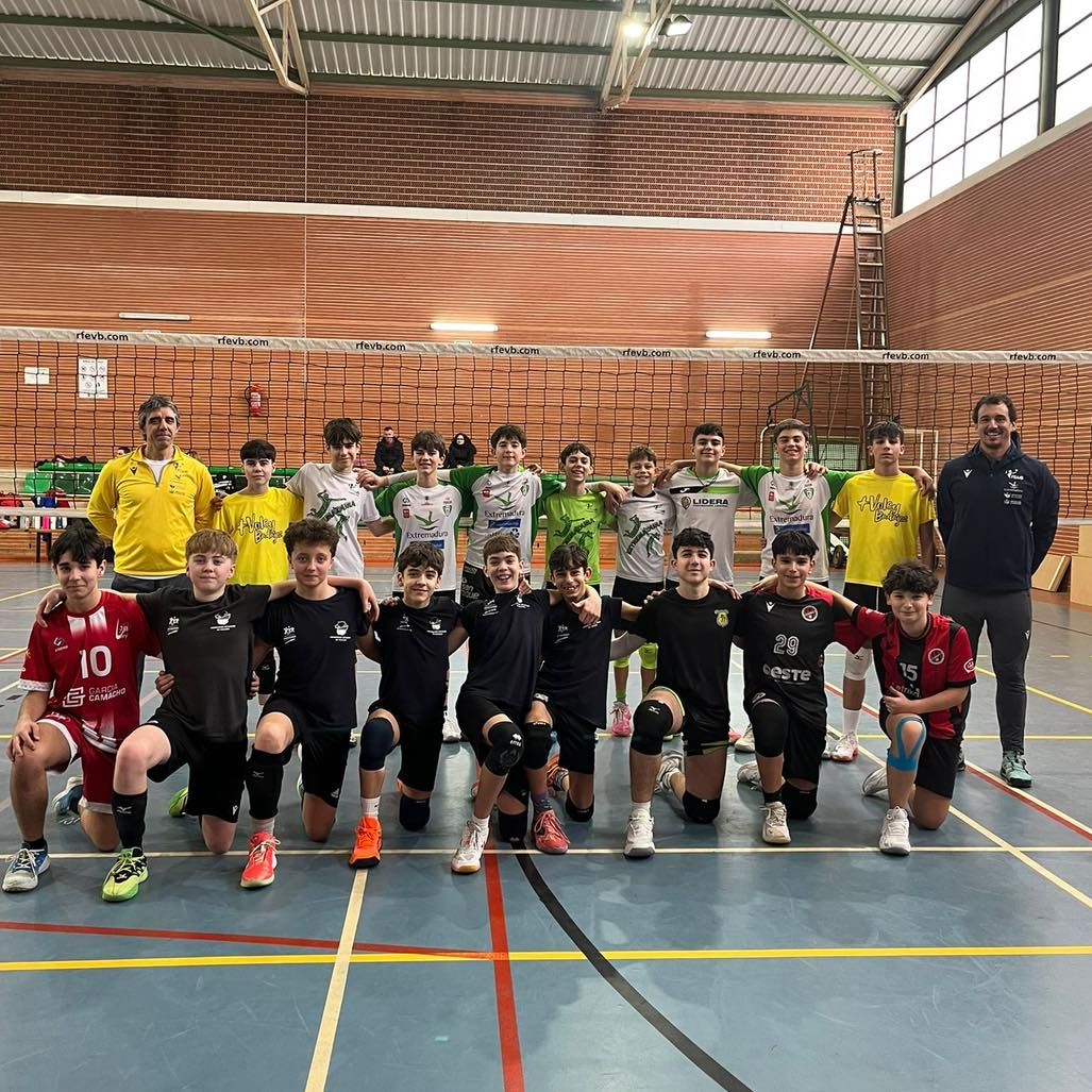 istado de jugadores convocados por Extremadura para la concentración autonómica de voleibol